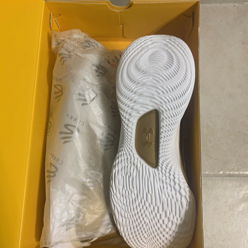 Under Armour x Curry Flow 8 | White + Gold | Sz: 13 (Men) - Picture 2 of 4